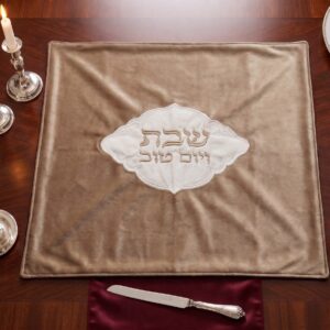 כיסוי פלטה קטיפה 70/80 חומה עם עיטור זהב · דגם 1622 — תמונת מוצר