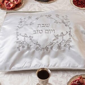 מפה לכיסוי חלה 50/60 אפורה מוכספת · דגם 16660 — תמונת מוצר