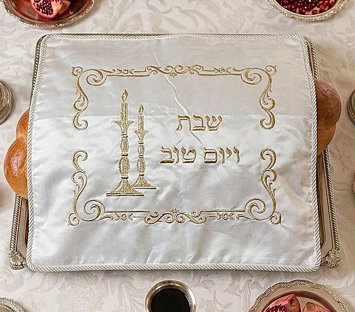 מפה לכיסוי חלה סטן 50/60 דגם נרות — תמונת מוצר