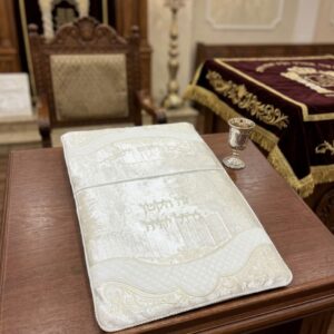 כרית לברית 70/47 קטיפה לבנה — תמונת מוצר