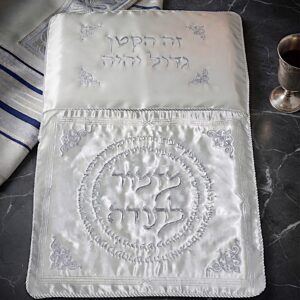 כרית לברית 70/47 סטן לבן אפורה מוכספת · דגם 17030 — תמונת מוצר