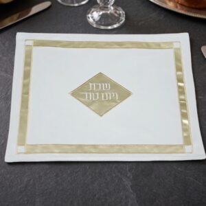 מפה דמוי עור לכיסוי חלה 44/58 ס״מ שמנת מוכספת · דגם 1826 — תמונת מוצר