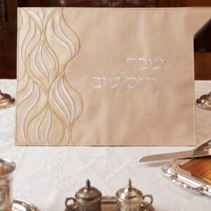 מפה לכיסוי חלה 45/55 חומה עם עיטור זהב — דגם LUGANO