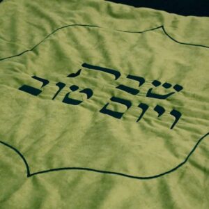 כיסוי פלטה קטיפה — דגם ADRIAN