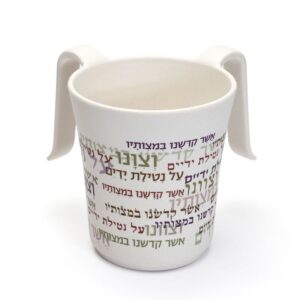 נטלה במבוק כוס סוכר
