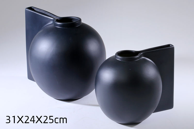 וואזה קרמיקה בצבע שחור מט 31×24×25 — תמונת מוצר